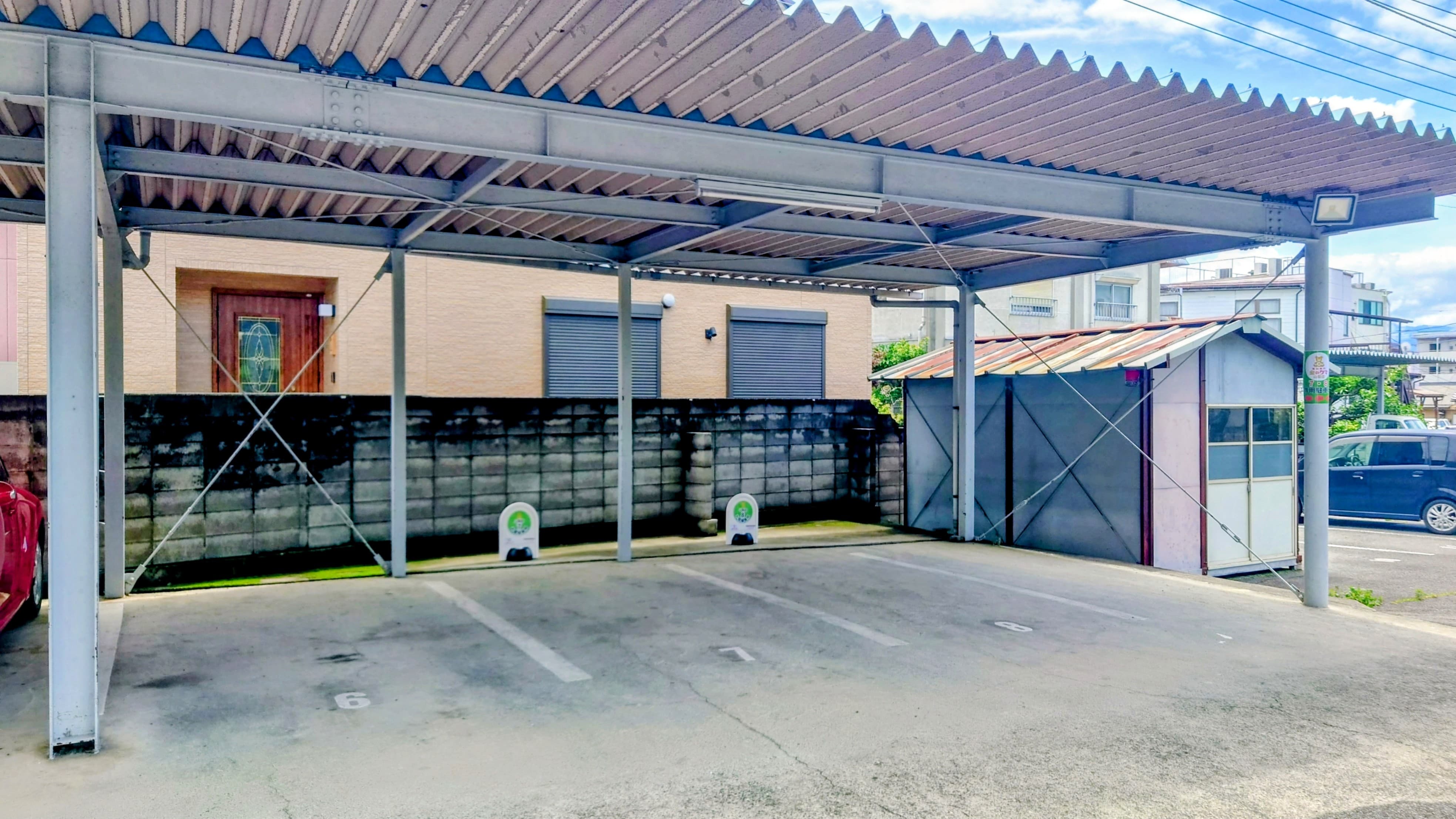 金のクマ 山梨店 駐車場