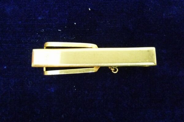 買取専門 金のクマ 沼津店　「ネクタイピンの買い取りも大歓迎」　中には金で出来た物もあります