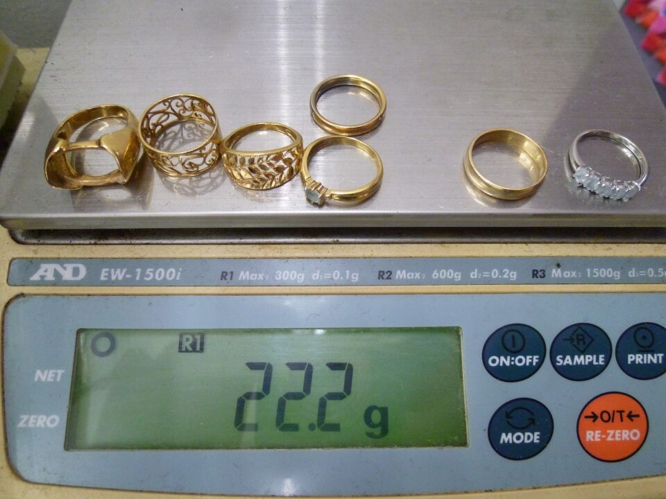 買取専門 金のクマ 沼津店　「お母さんの使わなくった金の指輪をお売り頂きました」金相場上昇中です
