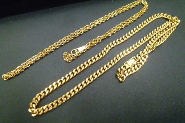 買取専門 金のクマ 沼津店　「18金製のネックレスを2本お売り頂きました」2本とも重量あります♪