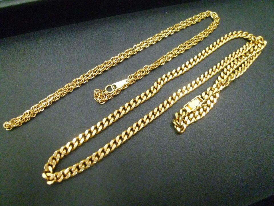 買取専門 金のクマ 沼津店　「18金製のネックレスを2本お売り頂きました」2本とも重量あります♪