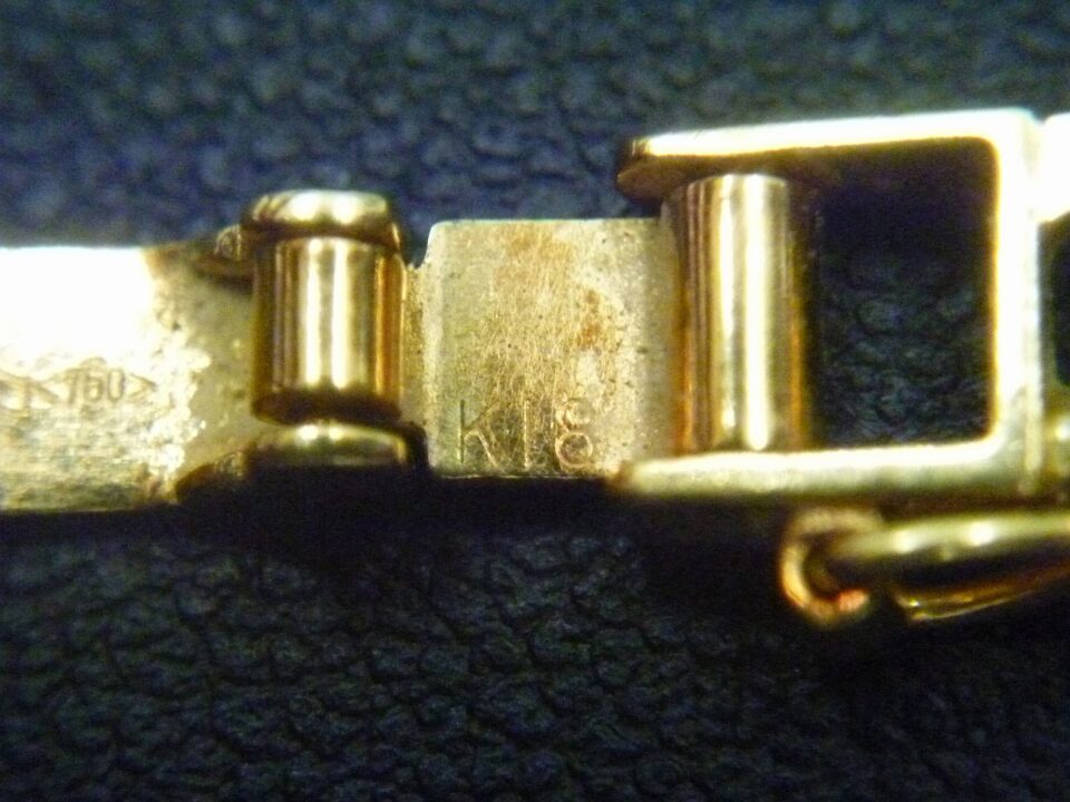 買取専門 金のクマ 沼津店　「18金製のネックレスを2本お売り頂きました」2本とも重量あります♪