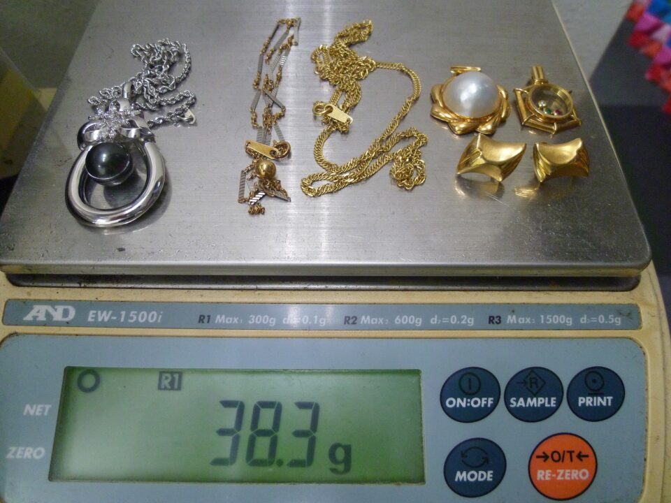買取専門 金のクマ 沼津店「金だけじゃなくプラチナも上昇中」どんなアクセサリーでもお気軽どうぞ♪