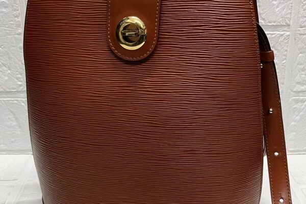 姶良市でブランド、ルイヴィトン、バッグ買取なら、買取専門金のクマ姶良店へ