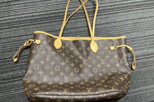 姶良市でブランド、ルイヴィトン、バッグ買取なら、買取専門金のクマ姶良店へ