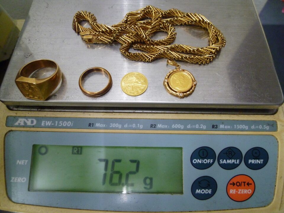 買取専門 金のクマ 沼津店「使わないアクセサリーを大量にお売り頂きました」ご夫婦で片付け進行中♪