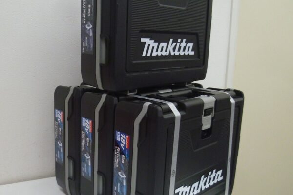 買取専門 金のクマ 沼津店「電動工具も買い取り大歓迎です」マキタのインパクトが4台来ました♪