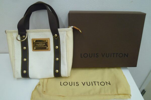 買取専門 金のクマ 沼津店「ルイヴィトンの未使用のバッグをお売り頂きました」が、長期保管で・・・