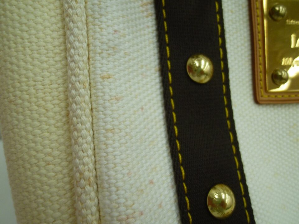 買取専門 金のクマ 沼津店「ルイヴィトンの未使用のバッグをお売り頂きました」が、長期保管で・・・