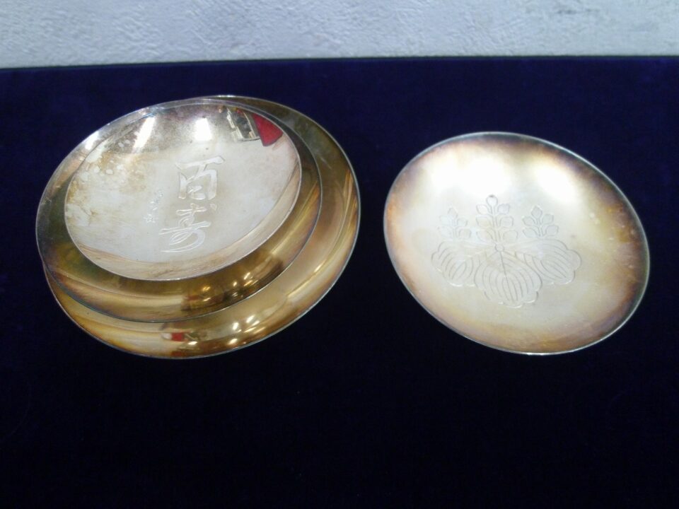 買取専門 金のクマ 沼津店「銀杯をお売り頂きました」実は銀も大きく上がっているので金額もアップ♪