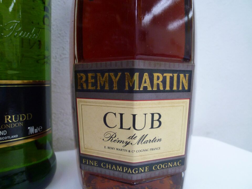 買取専門 金のクマ 沼津店「ウイスキーやブランデーなどの洋酒をお買い取り」どんなお酒もお気軽に♪