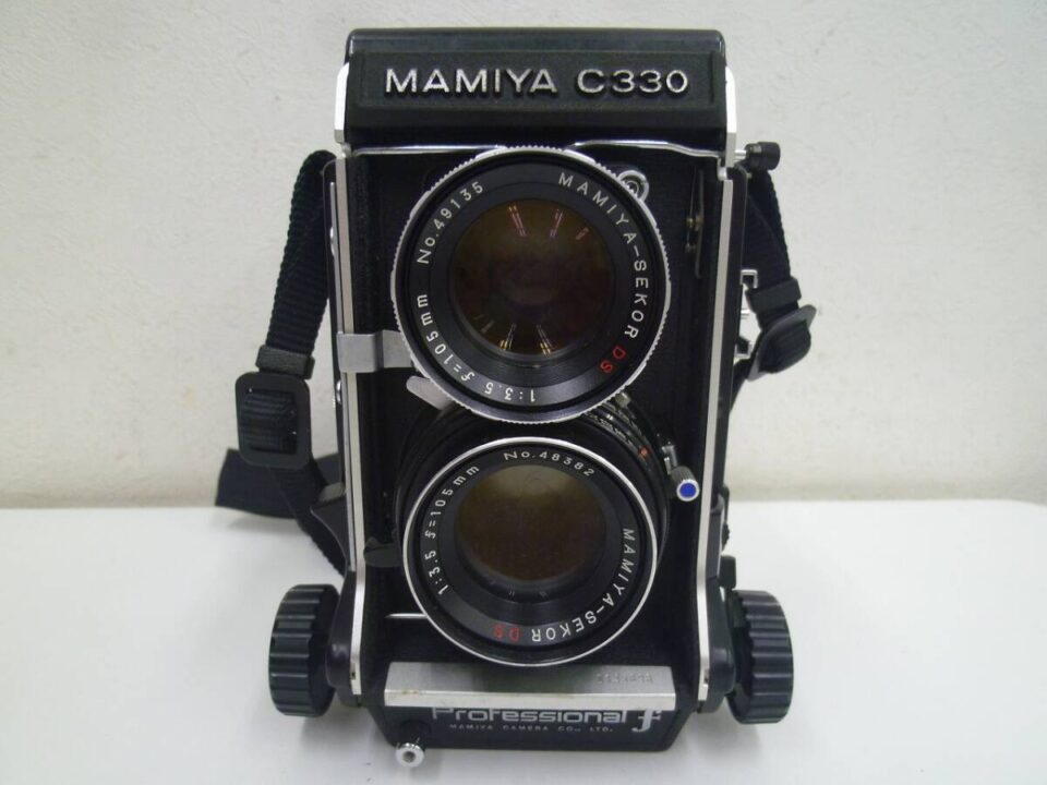 買取専門 金のクマ 沼津店「どんなカメラの買い取りも大歓迎」今回の目玉はマミヤの二眼カメラです♪