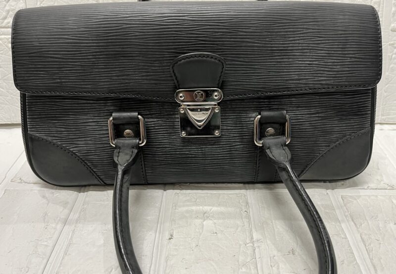 姶良市でブランド、ヴィトン、バッグ買取なら、買取専門金のクマ姶良店へ