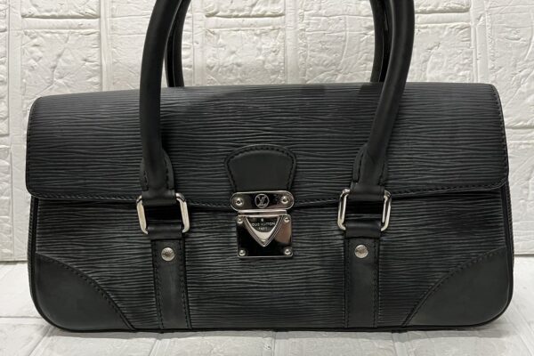 姶良市でブランド、ヴィトン、バッグ買取なら、買取専門金のクマ姶良店へ