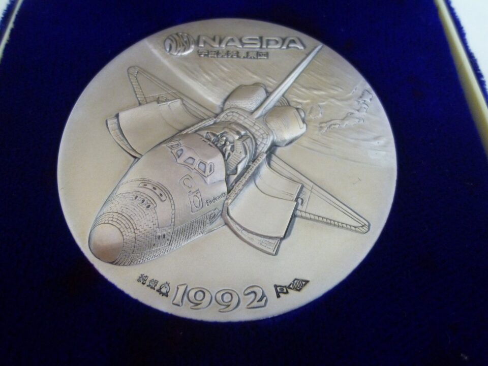 「記念メダルをお売り頂きました 沼津市の金のクマ沼津店」 純銀の記念メダルでした 銀も相場上昇中