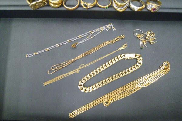 「貴金属を大量にお売り頂きました　沼津市の金のクマ」　何と、金の査定が出来ないと言われた店が！？