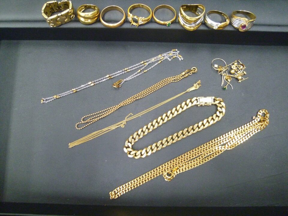 「貴金属を大量にお売り頂きました　沼津市の金のクマ」　何と、金の査定が出来ないと言われた店が！？