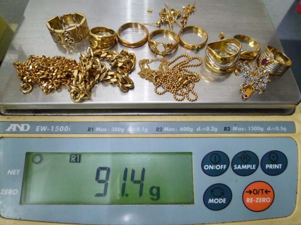 「貴金属を大量にお売り頂きました　沼津市の金のクマ」　何と、金の査定が出来ないと言われた店が！？