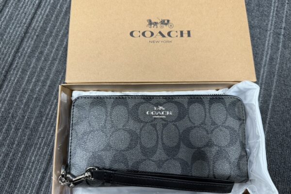 姶良市でブランド、コーチ、財布の買取なら、買取専門金のクマ姶良店へ