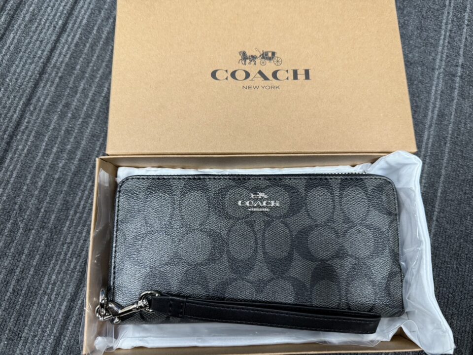 姶良市でブランド、コーチ、財布の買取なら、買取専門金のクマ姶良店へ