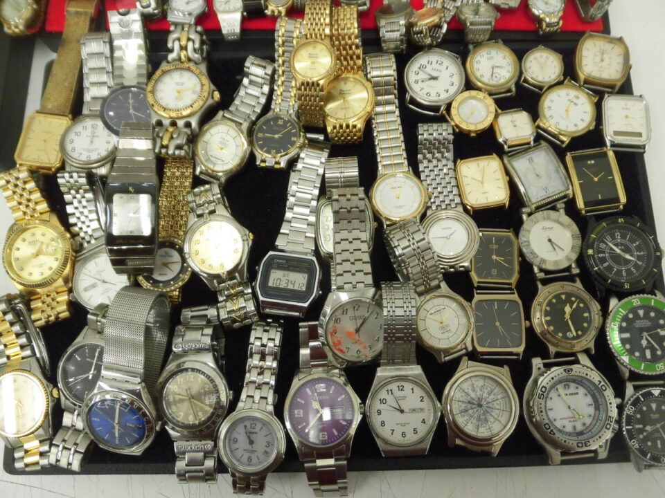 「腕時計はどんなものでも買い取ります　沼津市の金のクマ」　電池切れや壊れていても買い取ります