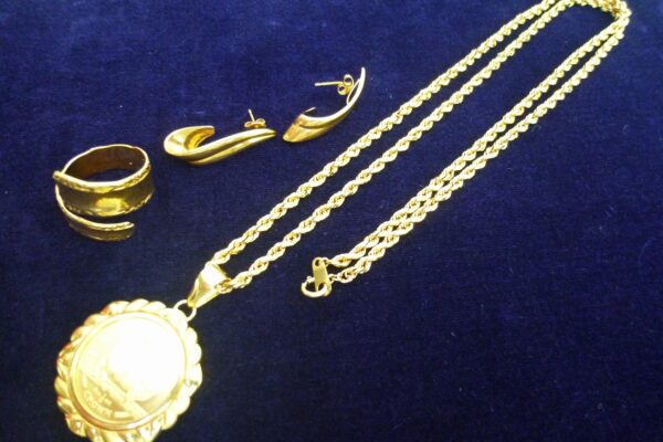 「ふと気づくと昨日も今日も過去最高を更新の金相場　沼津市の金のクマ」重いので金額大幅アップ♪