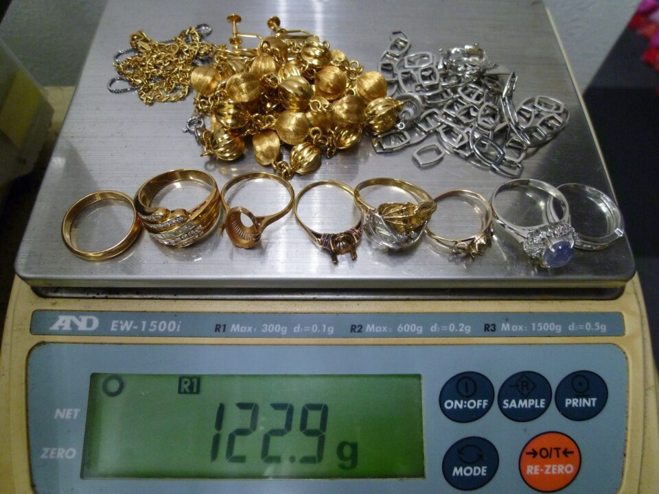 「使わなくなったアクセサリーをまとめてお買い取り　沼津市の金のクマ」9月に入って金相場が再上昇中