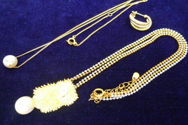 「金のアクセサリーをお買い取り♪　沼津市の金のクマ」　昔の物は重量のあるデザインが多いです