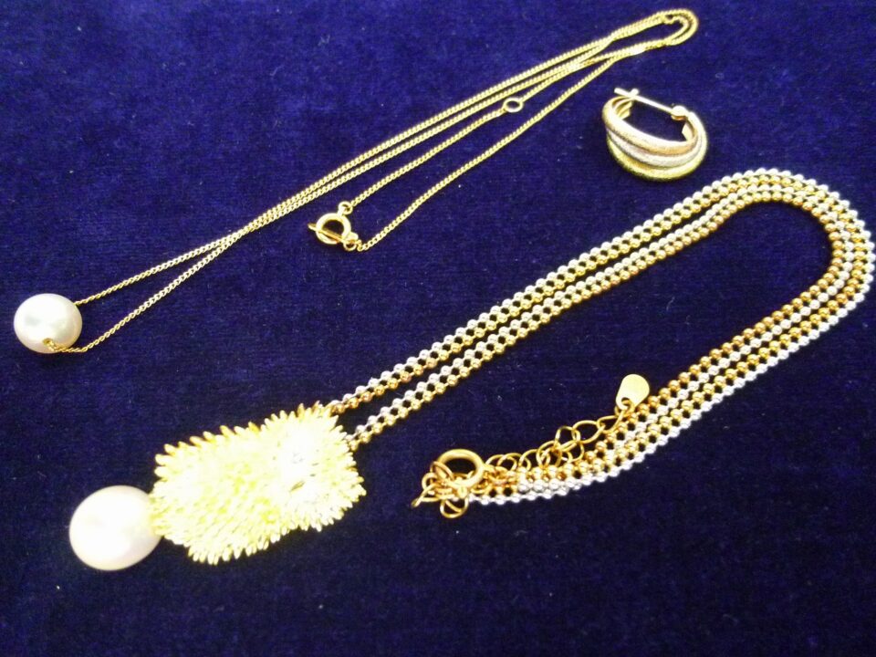 「金のアクセサリーをお買い取り♪　沼津市の金のクマ」　昔の物は重量のあるデザインが多いです