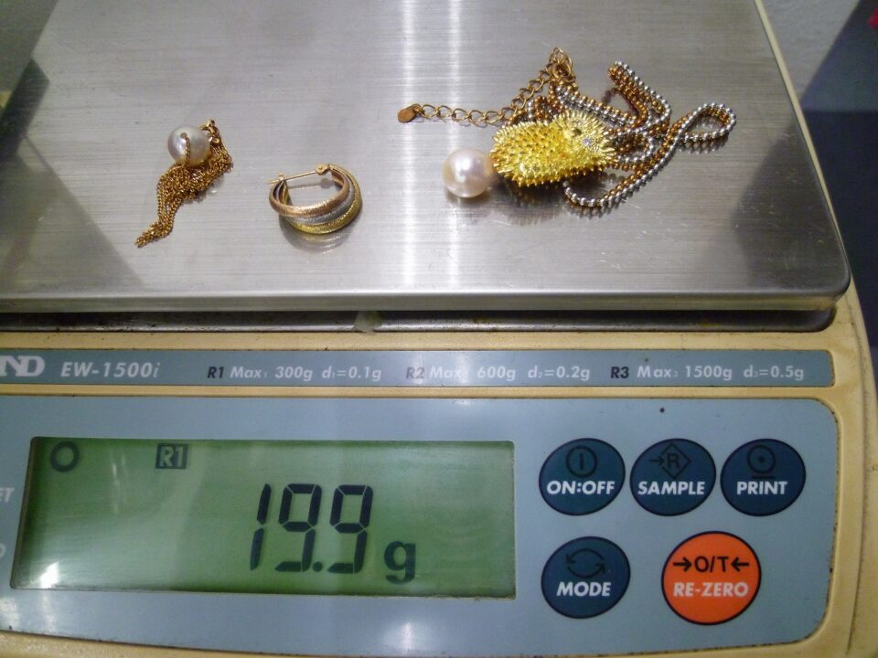 「金のアクセサリーをお買い取り♪　沼津市の金のクマ」　昔の物は重量のあるデザインが多いです