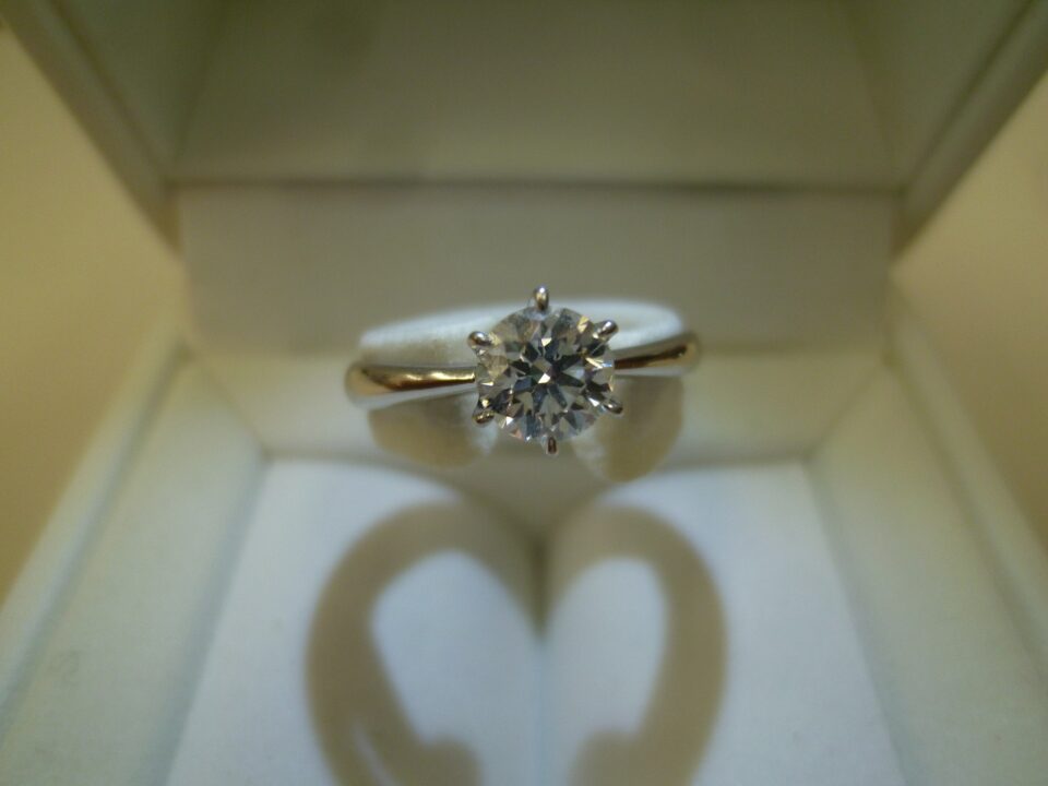「プラチナのダイヤモンドリングをお買い取り 沼津市の金のクマ」ダイヤは早めの売却が良いかも!?