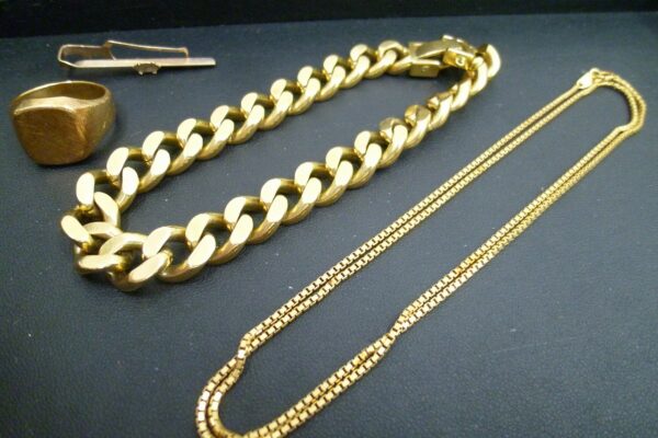 「18金と10金のアクセサリーをお買い取り　沼津市の金のクマ」　喜平はやっぱりワリの良さが最強♪