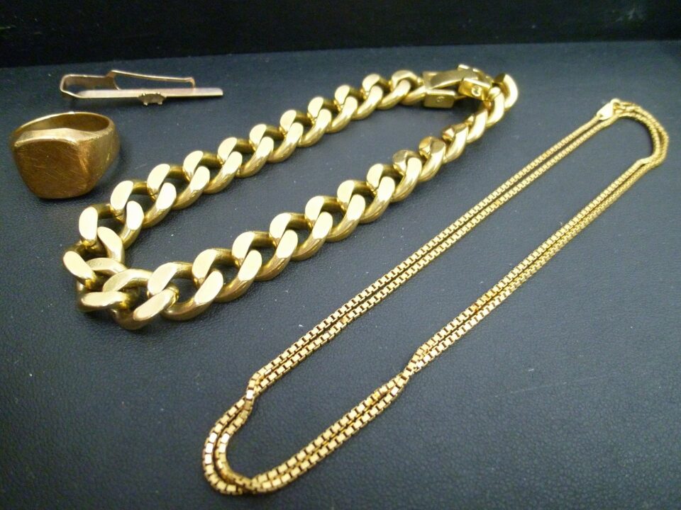 「18金と10金のアクセサリーをお買い取り　沼津市の金のクマ」　喜平はやっぱりワリの良さが最強♪