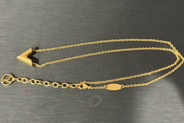 姶良市でブランド、ヴィトン、アクセサリーの買取なら、買取専門金のクマ姶良店へ