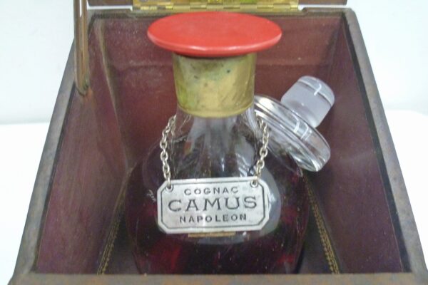 「お酒の買い取りもお任せ下さい　沼津市の金のクマ」今回はカミュ ナポレオン ブランデーをお買取り