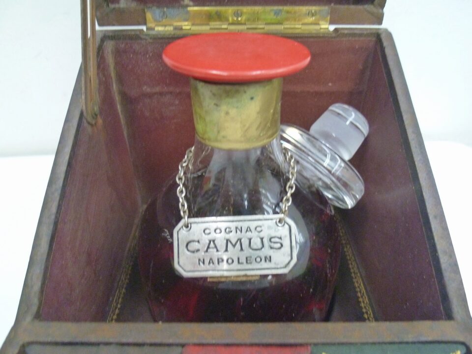 「お酒の買い取りもお任せ下さい　沼津市の金のクマ」今回はカミュ ナポレオン ブランデーをお買取り