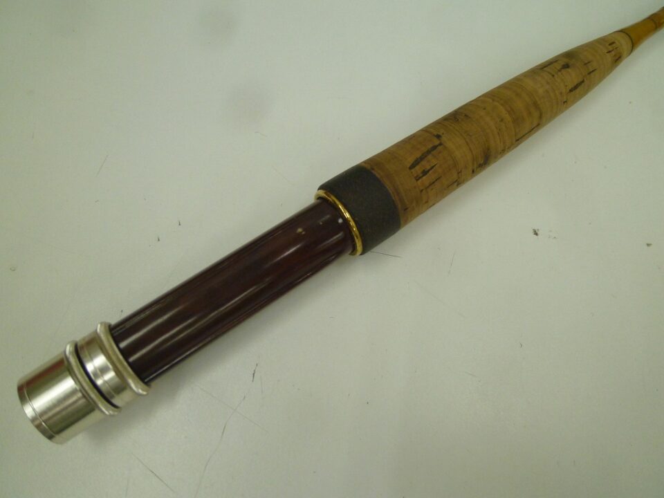 「フライ用の竿をお買い取り　釣り具もお任せ下さい　沼津市の金のクマ」竿やリールもお任せ下さい