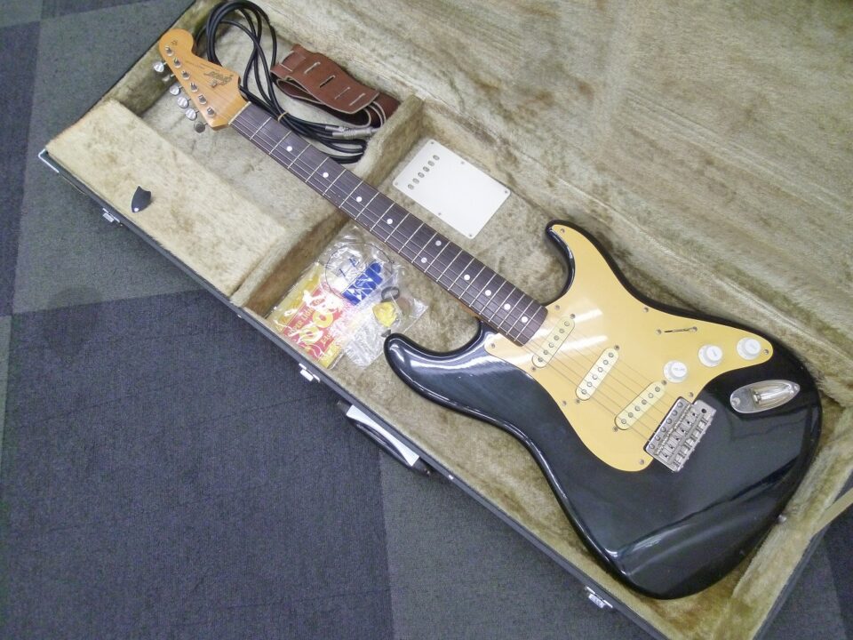 「グレコのエレキギターをお買い取り 沼津市の金のクマ」 ギターなどの楽器も大歓迎です♪