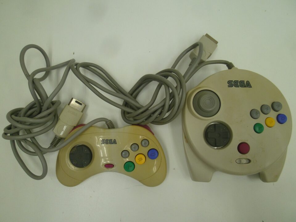 「往年のゲーム機　セガサターンをお買い取り　沼津市の金のクマ」　古いゲーム機もお持ち下さい