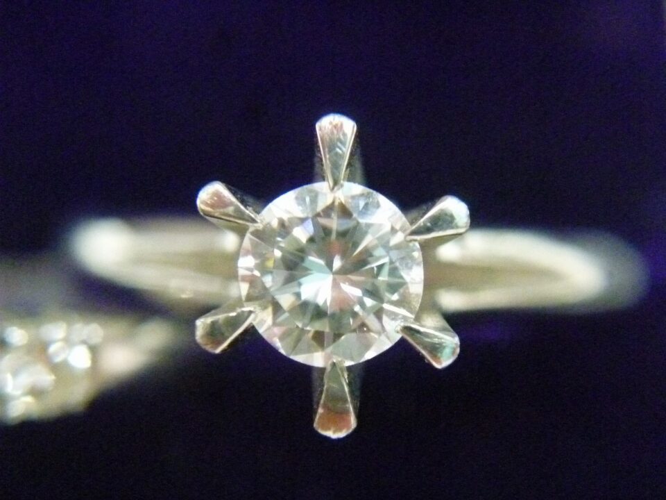 「ダイヤモンドリングを2点お買い取り♪　沼津市の金のクマ」　その場で金額をご提示致します