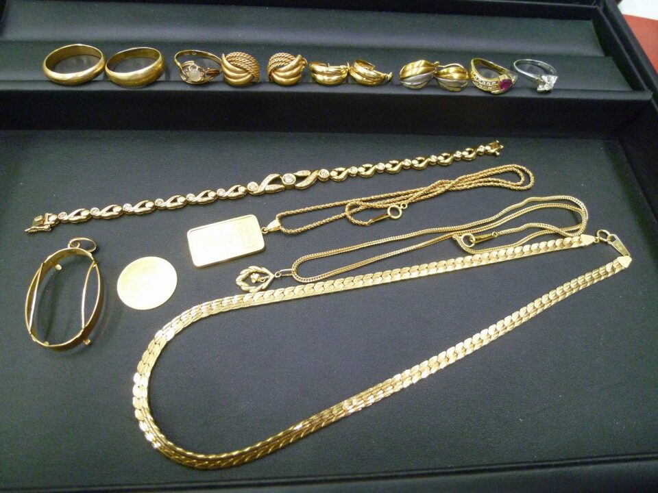 「使わなくなった昔のアクセサリーをお片付け　沼津市の金のクマ」昔は金が安かったと盛り上がりました