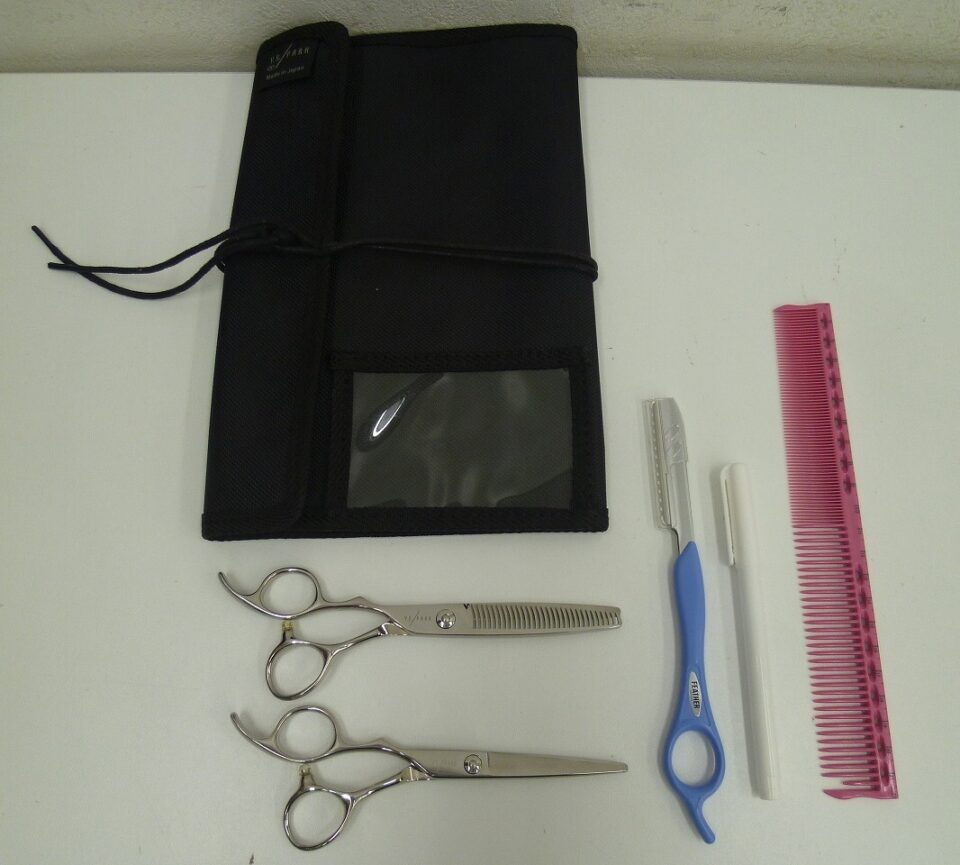「美容師の方からハサミのセットをお買い取り 沼津市の金のクマ」ハサミや包丁の買い取りもお任せです
