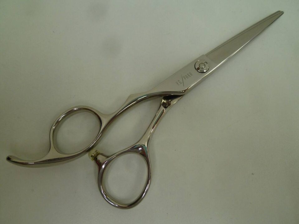 「美容師の方からハサミのセットをお買い取り 沼津市の金のクマ」ハサミや包丁の買い取りもお任せです