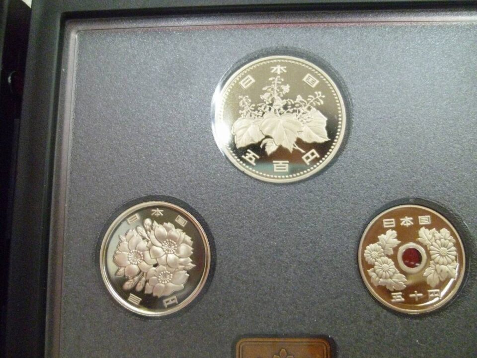 「昭和62年の貨幣セットをお買い取り 沼津市の金のクマ」 古銭はロマンと語るスタッフ興奮中!?