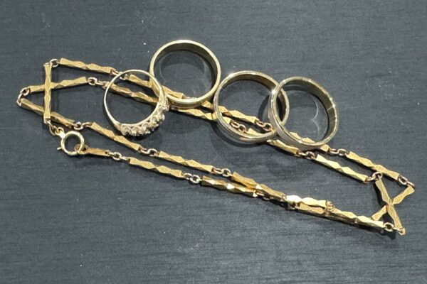 姶良市で18金、アクセサリーの買取なら、買取専門金のクマ姶良店へ