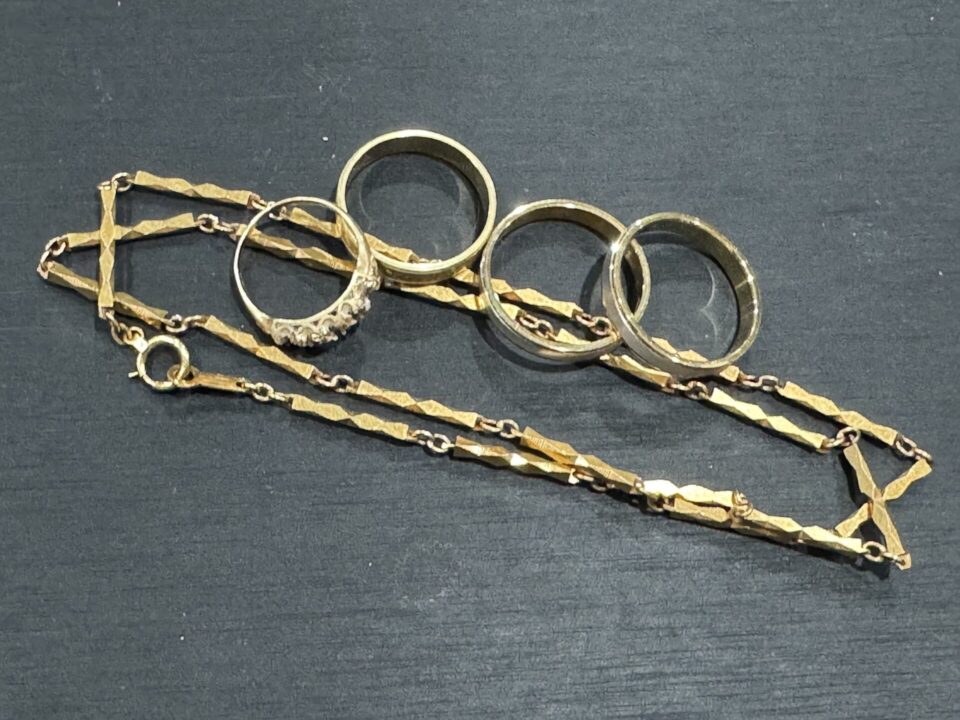 姶良市で18金、アクセサリーの買取なら、買取専門金のクマ姶良店へ