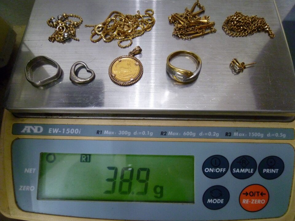 「片付け・断捨離・生前整理　使わないアクセサリーをお売り頂きました沼津市の金のクマ」点数が多い♪