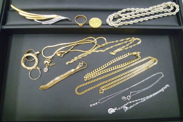 「金やプラチナなどのアクセサリー持ち込み急増中　沼津市の金のクマ」　金相場も再上昇してますね♪