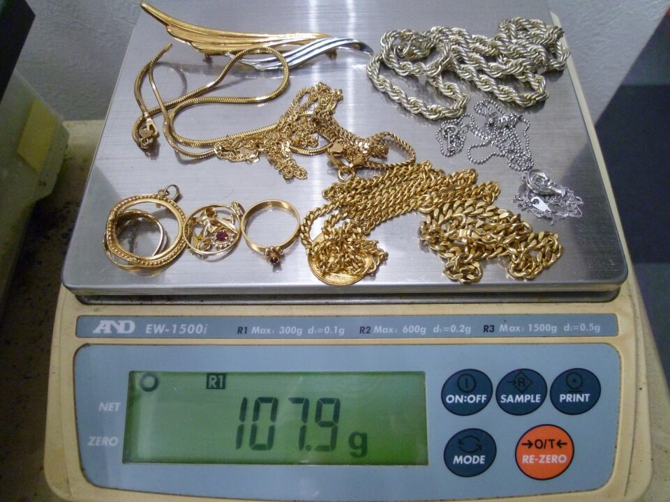 「金やプラチナなどのアクセサリー持ち込み急増中　沼津市の金のクマ」　金相場も再上昇してますね♪