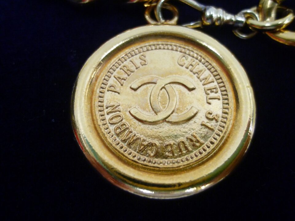 「シャネルのチェーンベルトをお買い取り　沼津市の金のクマ」　シャネルは金額が伸びやすいですね♪